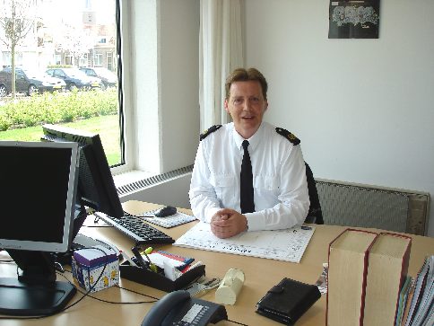 Wijkagent Dirk Meinders op zijn nieuwe werkplek